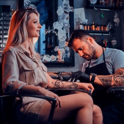 Sezonowość w branży tatuatorskiej